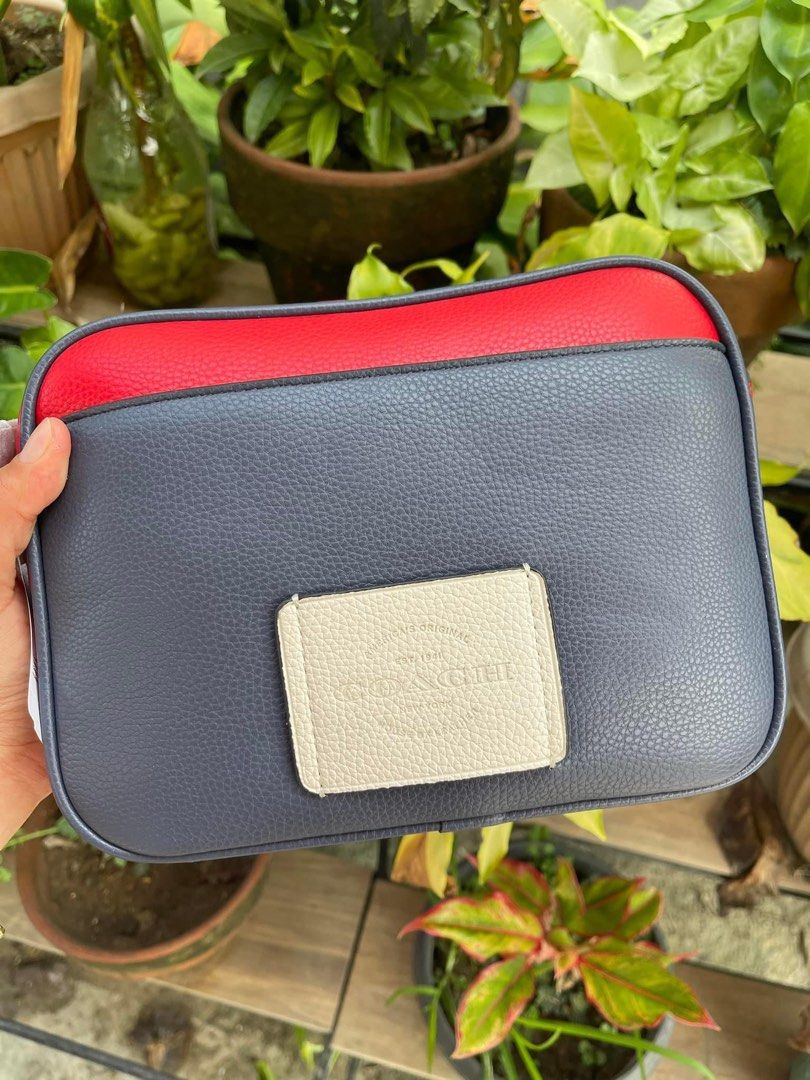 Hudson Crossbody (Category: Luxury Bags & Wallets) located in Rizal. Submitted by onlinedepotwholesale2nd (Listing ID 1227081284, Image 2). Description: Hudson crossbody 9” (L) x 7” (H) x 2 1/2” (W) C5400 2700.