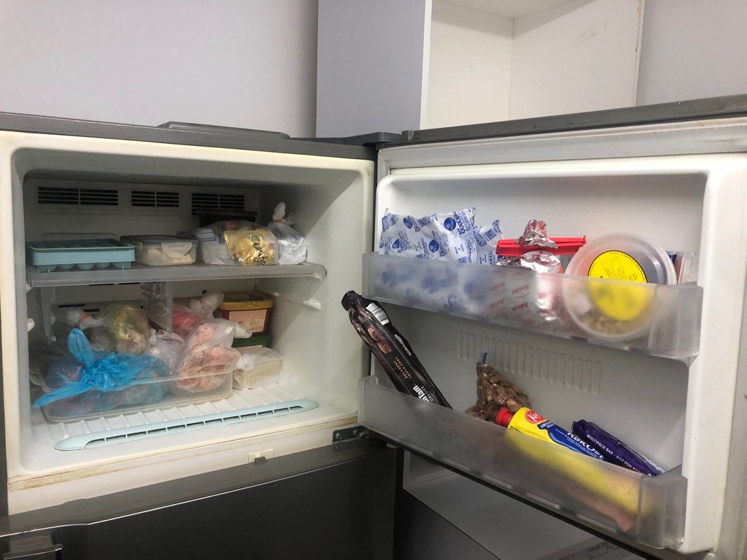 LG 2door fridge 160cm tall, TV & Home Appliances, Kitchen Appliances, Refrigerators