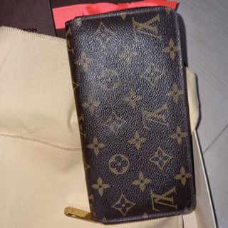 LOUIS VUITTON Black Epi Zippy Wallet M61857 W/Dust Bag and Box Barely Used!