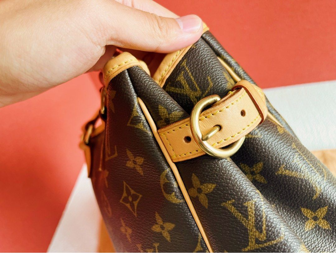 Louis Vuitton LV Vintage Batignolles PM Handbag, Luxury, Bags & Wallets on  Carousell