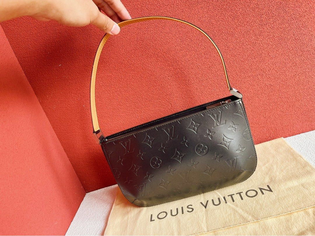 Louis Vuitton LV Vintage Mat Fowler Shoulder Bag, Luxury, Bags & Wallets on  Carousell