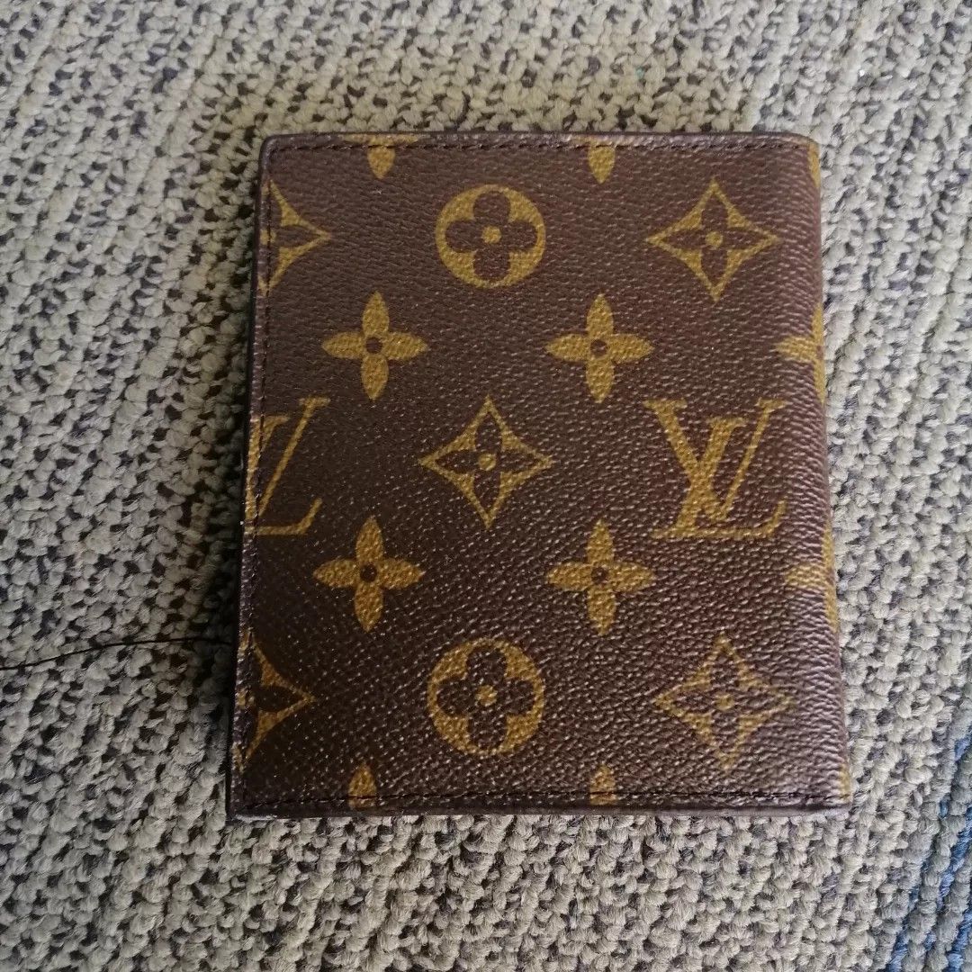 Dompet Lv, Fesyen Pria, Tas & Dompet , Dompet di Carousell