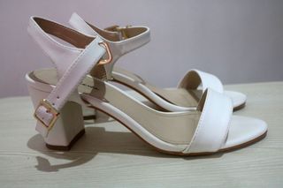 Matthews White Sandals (size 38)