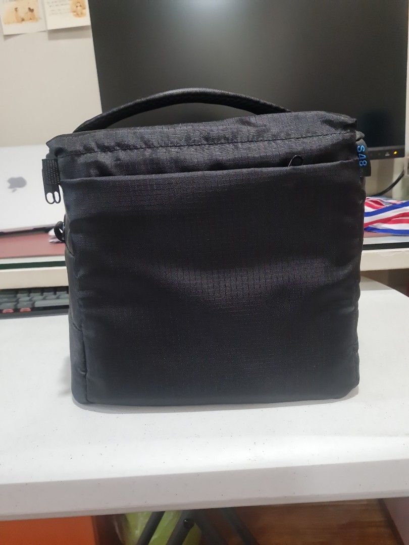Multi pocket adjustable camera bag (Category: Camera Bags & Carriers) located in Quezon City. Submitted by cavemandraws (Listing ID 1227220180, Image 2). Description: camera bag 10x8x6 ✨️ never used✨️ best condition velcro insides for easier adjustments fits dslr + lenses mirrorless cameras other cameras and gadgets waterproof easy to carry w handle option to put straps.