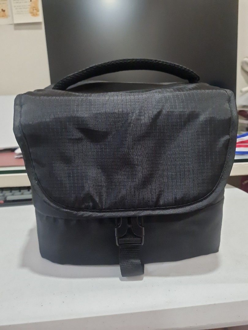 Multi pocket adjustable camera bag (Category: Camera Bags & Carriers) located in Quezon City. Submitted by cavemandraws (Listing ID 1227220180, Image 1). Description: camera bag 10x8x6 ✨️ never used✨️ best condition velcro insides for easier adjustments fits dslr + lenses mirrorless cameras other cameras and gadgets waterproof easy to carry w handle option to put straps.