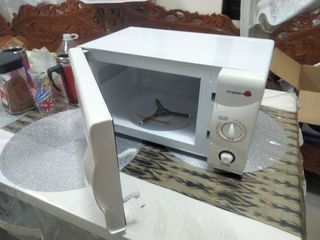 NEW Fujidenzo Microwave Oven