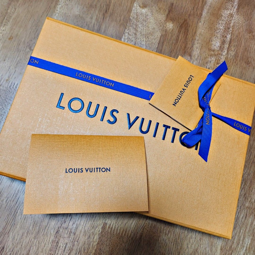 Louis Vuitton Monogram Confidential Square 90 Silk Scarf – Uptown