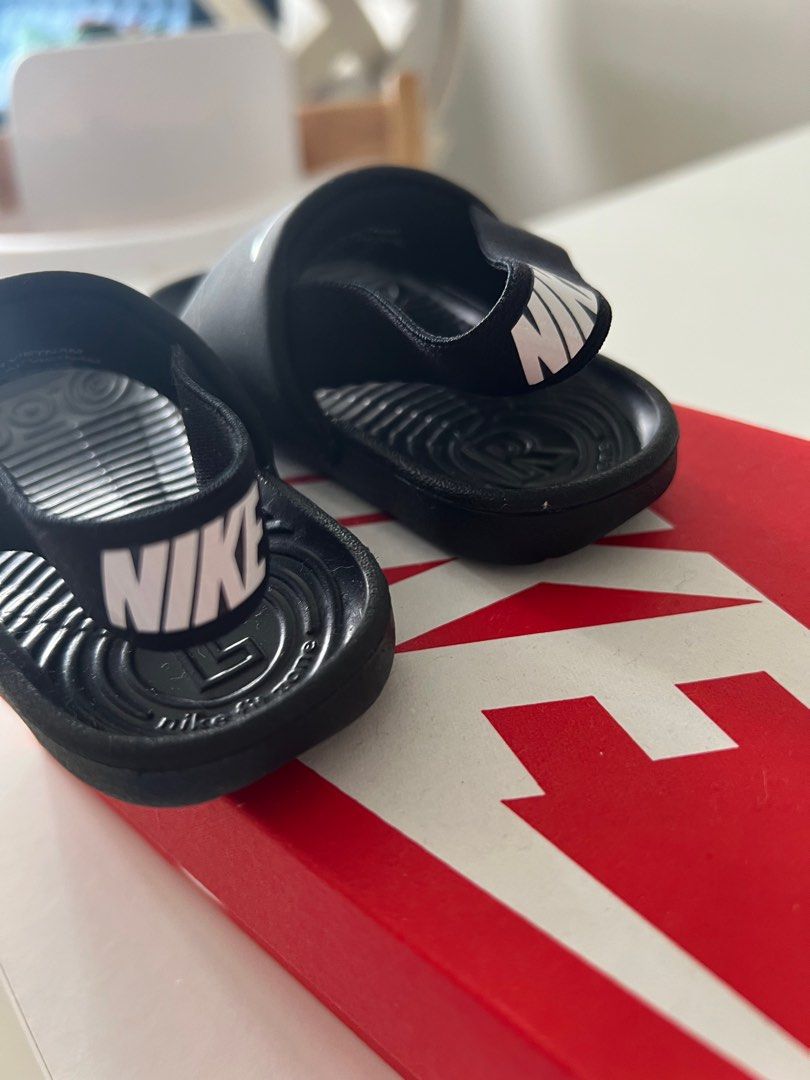 Infant nike flip on sale flops
