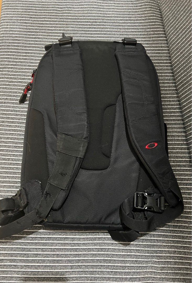 Oakley men's motion tech 2.0 top backpack
