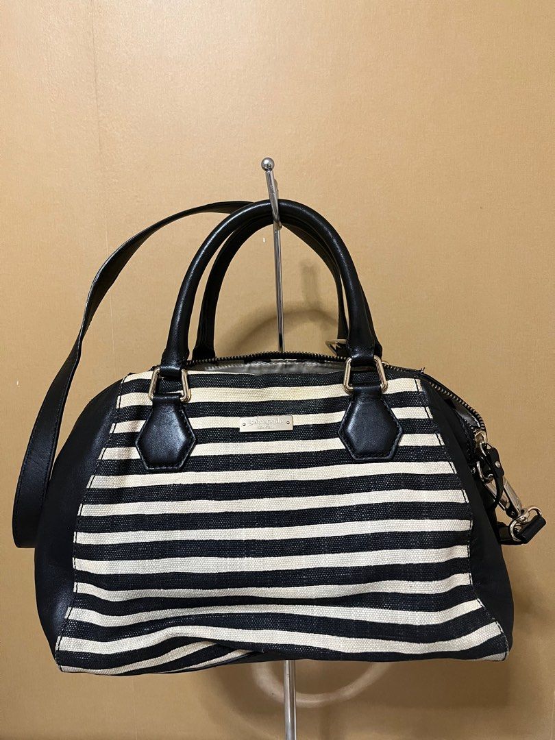 Preloved Kate Spade Crossbody bag (Category: Cross-body Bags) located in Las Pinas. Submitted by sourcedbykt (Listing ID 1227223500, Image 1). Description: .
