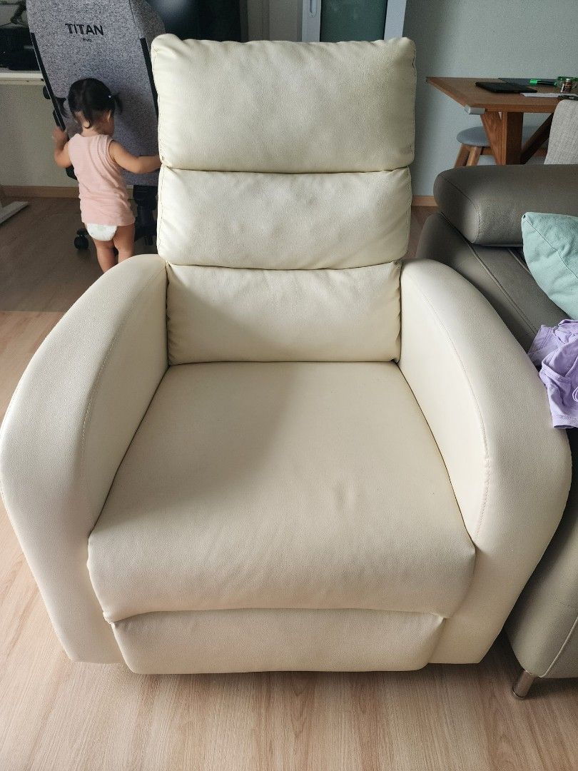 recliner chair breastfeeding chair, Furniture & Home Living, Furniture