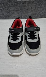 Sepatu anak