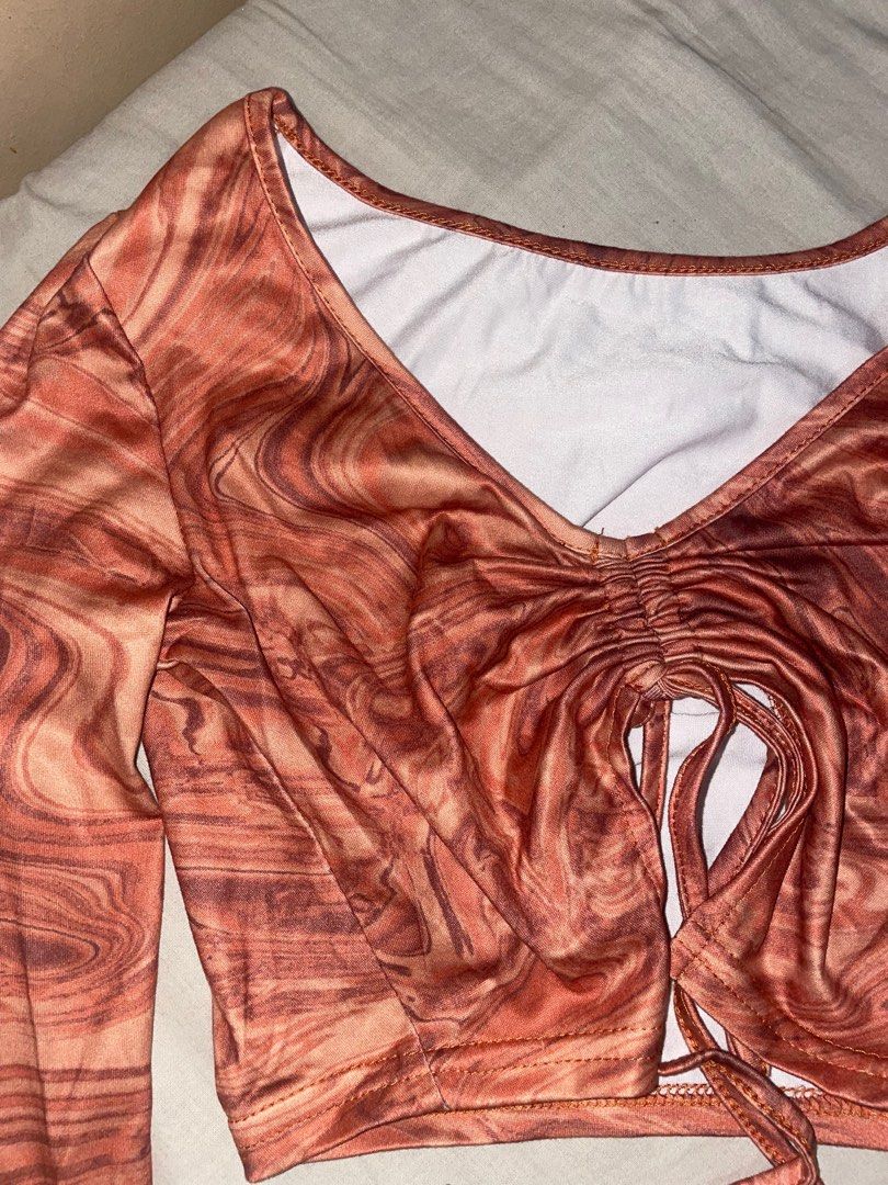 Shein Ruched Retro Y2K (Category: Longsleeves) located in Makati City. Submitted by bilzer (Listing ID 1227232388, Image 2). Description: Brand New Very flattering at the chest and waist (snatcheddd) RFS: Does not fit my macho arms 😝🏋️‍♀️ .