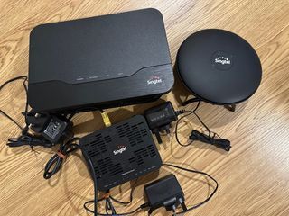 Singtel Mesh Router and mesh extender full set