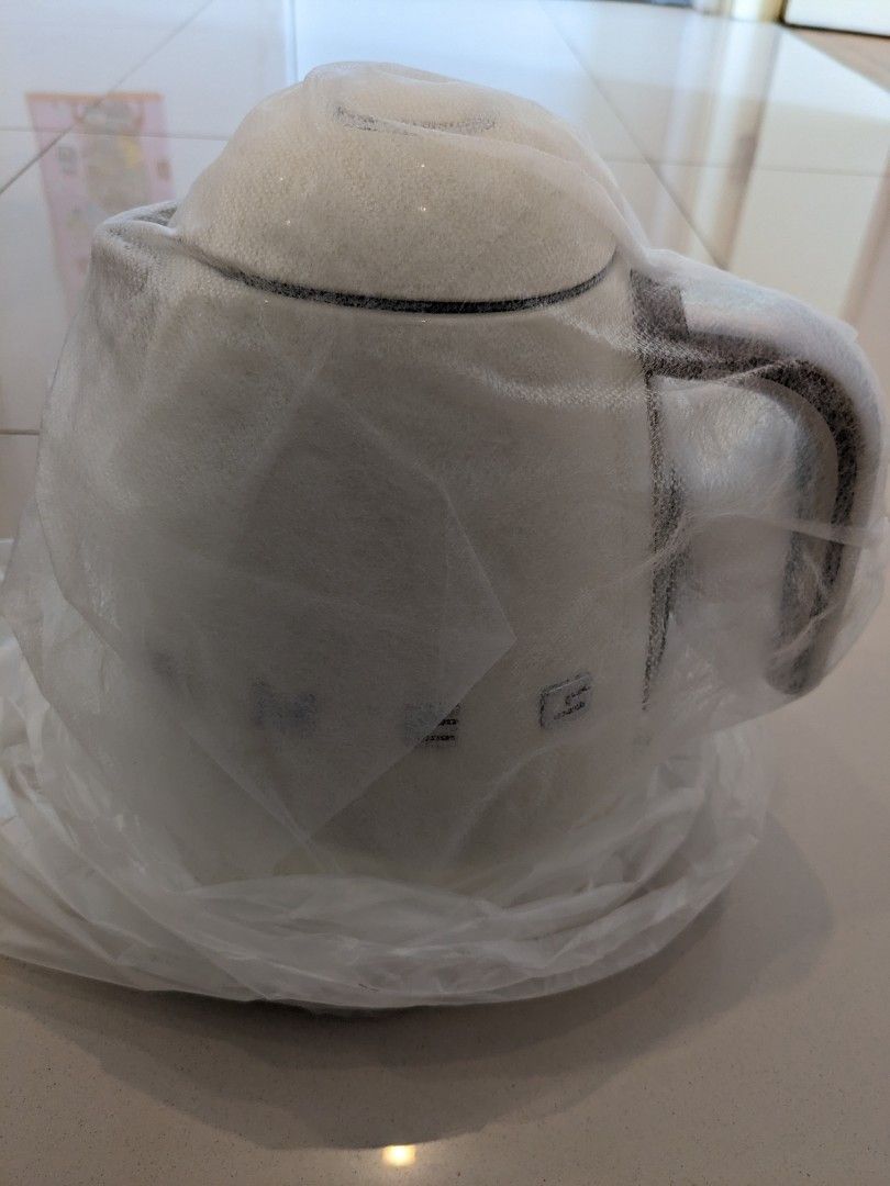 SMEG Kettle 1.7L Cream, TV & Home Appliances, Kitchen Appliances