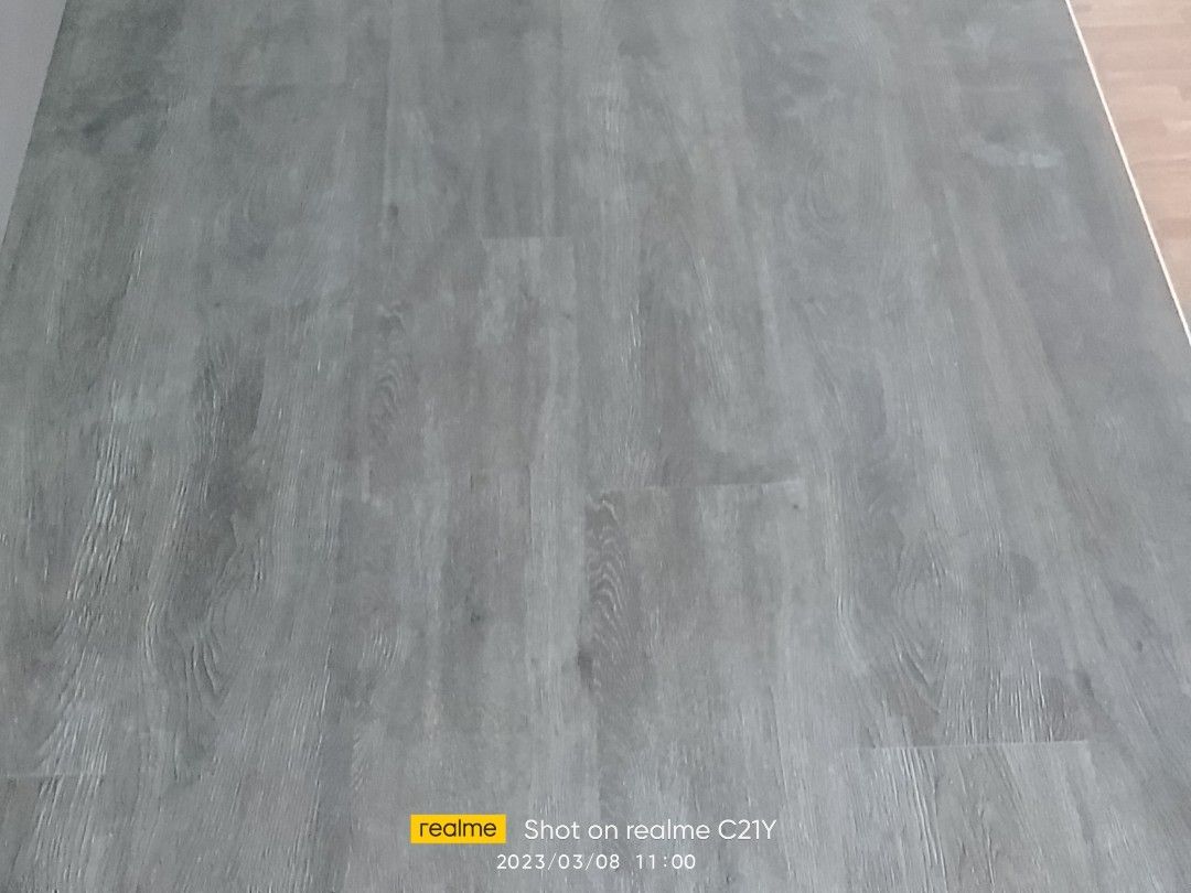 Spc Light Gray Flooring (Category: Carpets, Mats & Flooring) located in Valenzuela. Submitted by ezfloorwork (Listing ID 1227176393, Image 1). Description: Light gray modern flooring Spc Available color Wooden design size 122 x 18 cm x 5.5 mm.