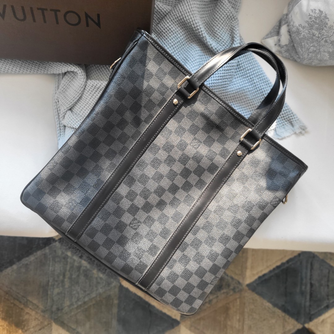 Louis Vuitton Damier Graphite Canvas Tadao GM Tote Bag, Luxury, Bags &  Wallets on Carousell