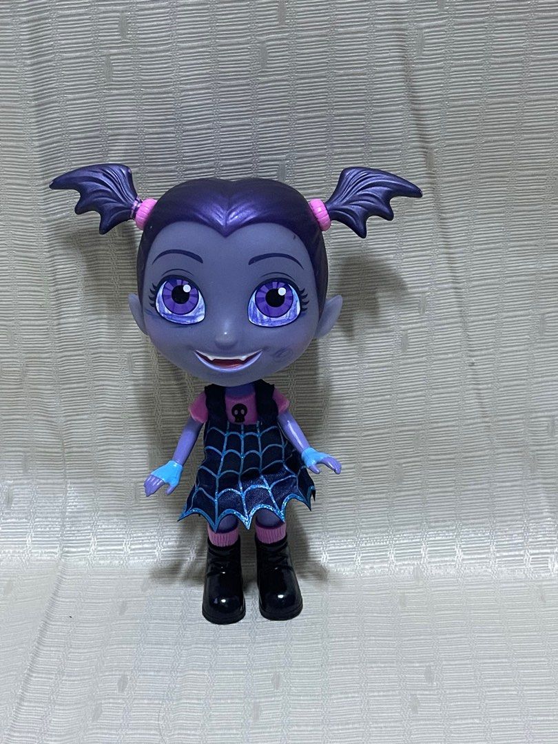 Vampirina Bat Tastic doll