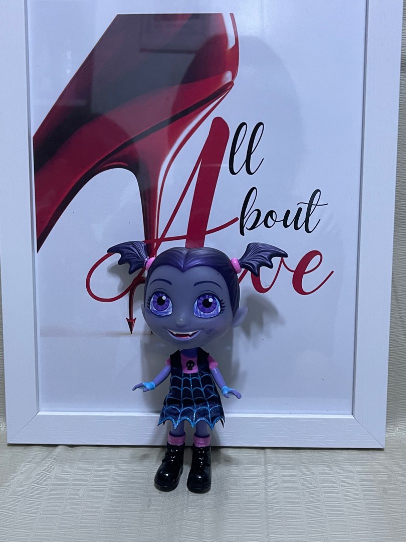 Vampirina bat tastic top