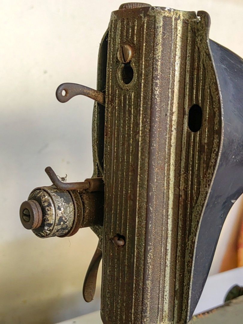 Vintage Eastern Zenith Sewing Machine, Hobbies & Toys, Memorabilia