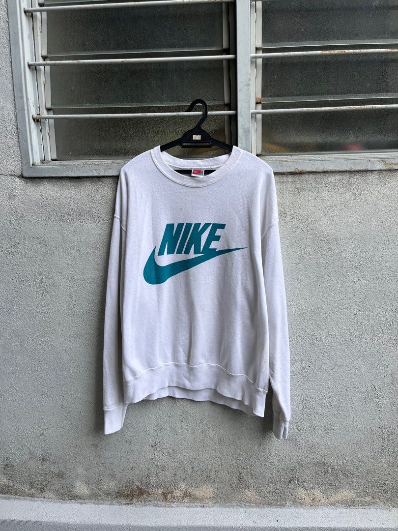 90s style nike sweatshirt