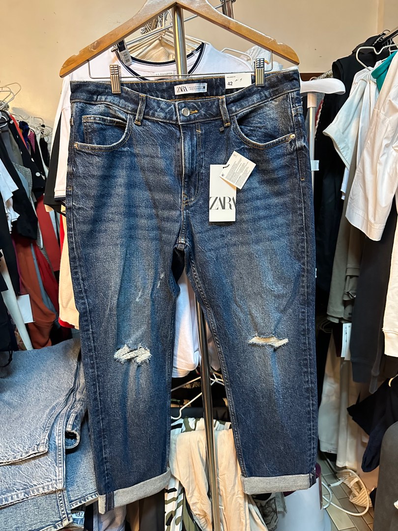 Zara Relaxed Fit jeans on Carousell