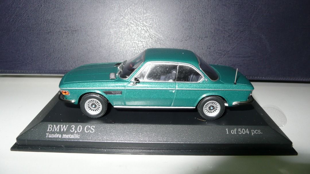 1/43 BMW 3.0 CS in metallic green by Minichamps, 興趣及遊戲, 玩具