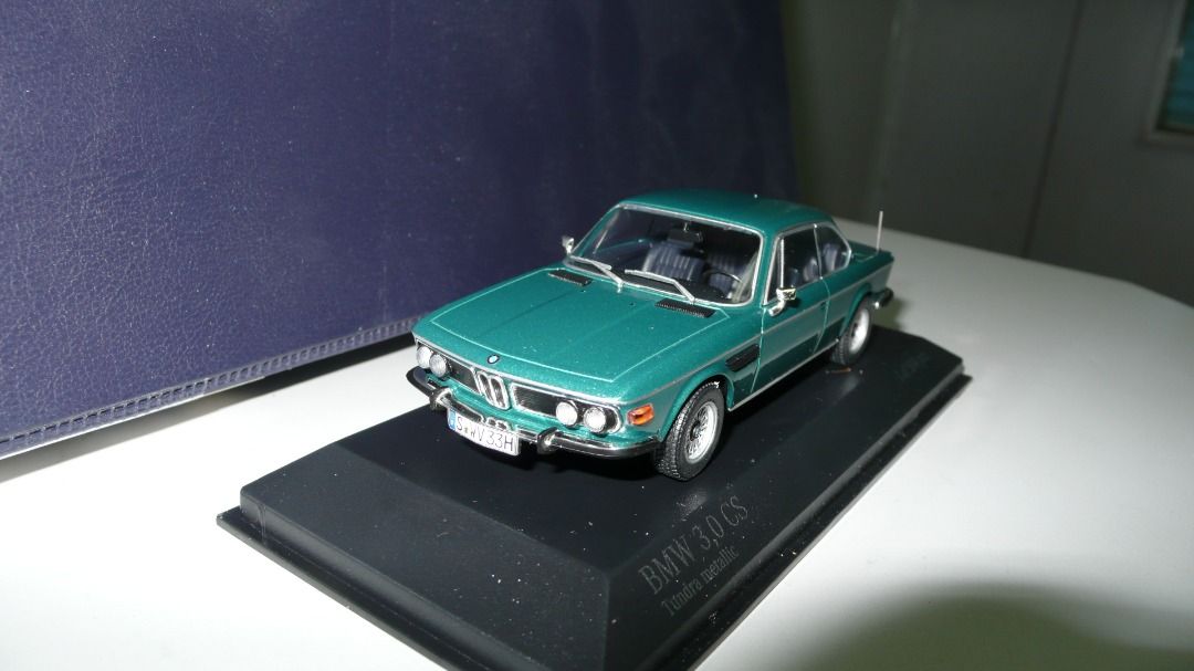 1/43 BMW 3.0 CS in metallic green by Minichamps, 興趣及遊戲, 玩具