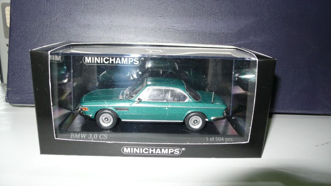 1/43 BMW 3.0 CS in metallic green by Minichamps, 興趣及遊戲, 玩具