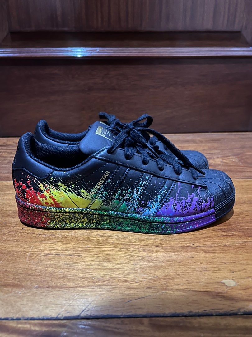 Mierda Identidad Araña Adidas (Authentic) Superstar Pride Rainbow Paint Splatter, Men's Fashion,  Footwear, Sneakers on Carousell