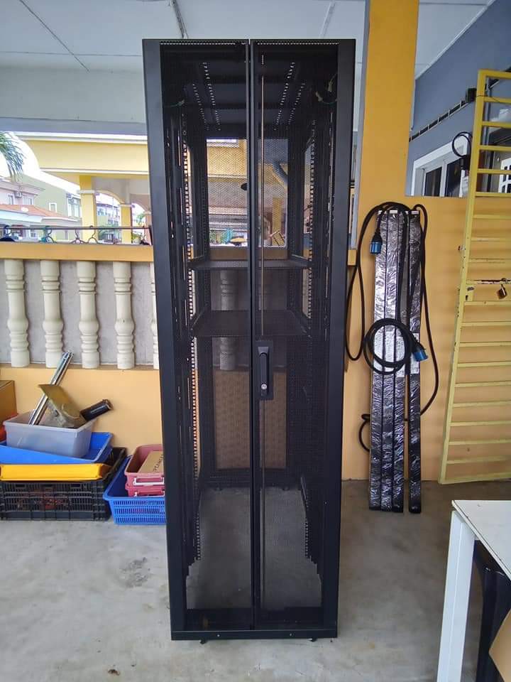 APC 42U Server Rack, Computers & Tech, Parts & Accessories, Networking