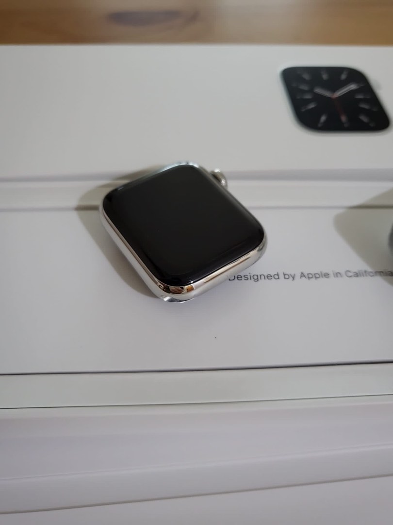 How to Repair a Broken or Scratched Apple Watch, or Get a Replacement