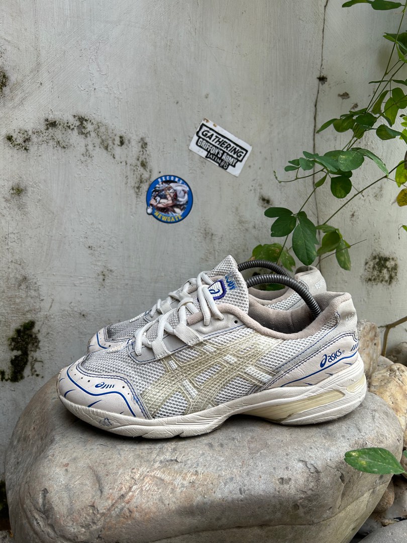 asics x above the clouds