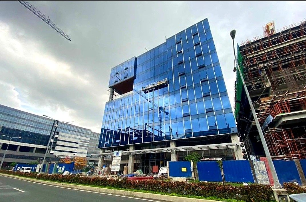 Aspire Corporate Plaza (Category: Commercial) located in Mandaluyong City. Submitted by ronie.culibra (Listing ID 1227299527, Image 1). Description: Commercial Office Space For Lease in Pasay ! Aspire Corporate Plaza Address : Diosdado Macapagal Boulevard Pasay City Tandem Office Office Space 264sqm 184sqm Total : 448sqm Bare Shell You can rent individual or 1unit only. Free months for renovation for long term tenant. Okay for POGO and BPO Price 