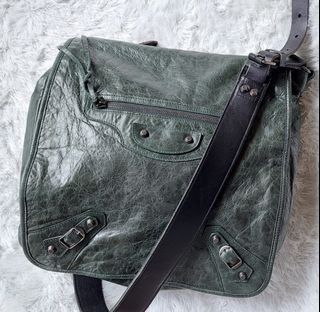Authentic Balenciaga Flap Messanger Bag- Unisex bag
Bisa Sling CrossBody