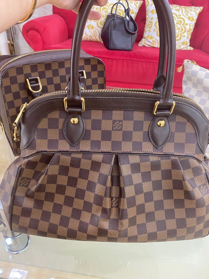 Authentic lv (Category: Luxury Bags & Wallets) located in Quezon City. Submitted by preetycindz (Listing ID 1227391892, Image 1). Description: 💯 authentic lv damier ebene very good condition no major flaws with dustbag .