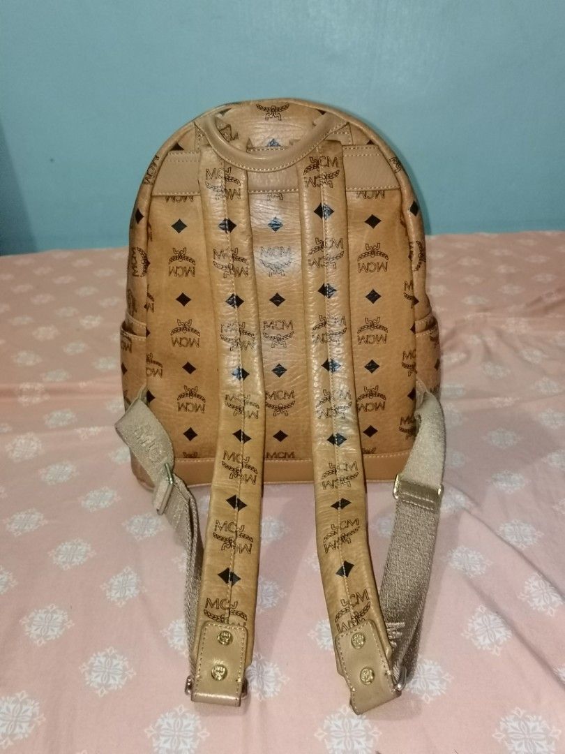 Authentic MCM cognac medium backpack (Category: Luxury Bags & Wallets) located in Dinalupihan. Submitted by hydzsalva (Listing ID 1227360426, Image 2). Description: Selling my original MCM medium backpack cognac. Has minor discoloration on top near handle. edges and inside are ok and no flaws..