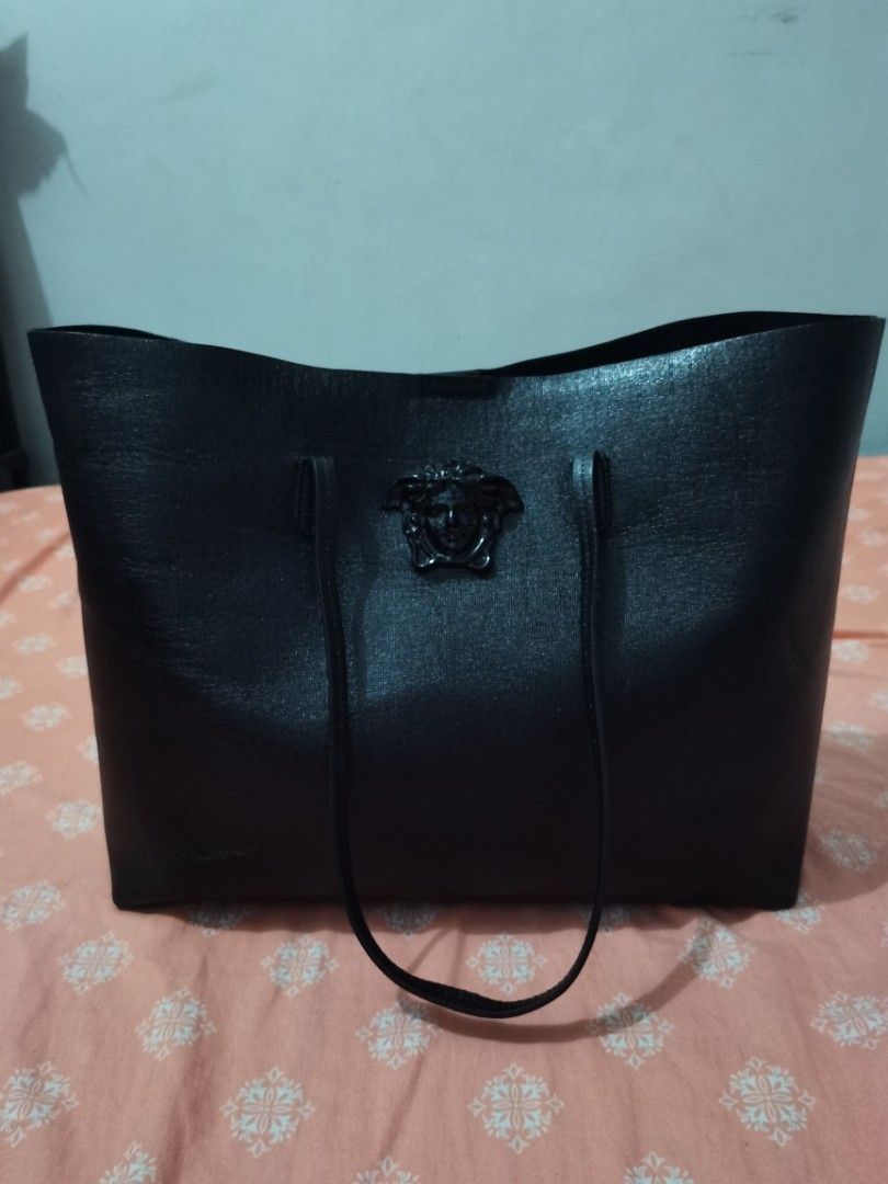 Authentic Versace Medusa Tote Bag with Pouch (Category: Luxury Bags & Wallets) located in Dinalupihan. Submitted by hydzsalva (Listing ID 1227361218, Image 2). Description: Authentic Black Versace Medusa Tote Bag with Pouch.