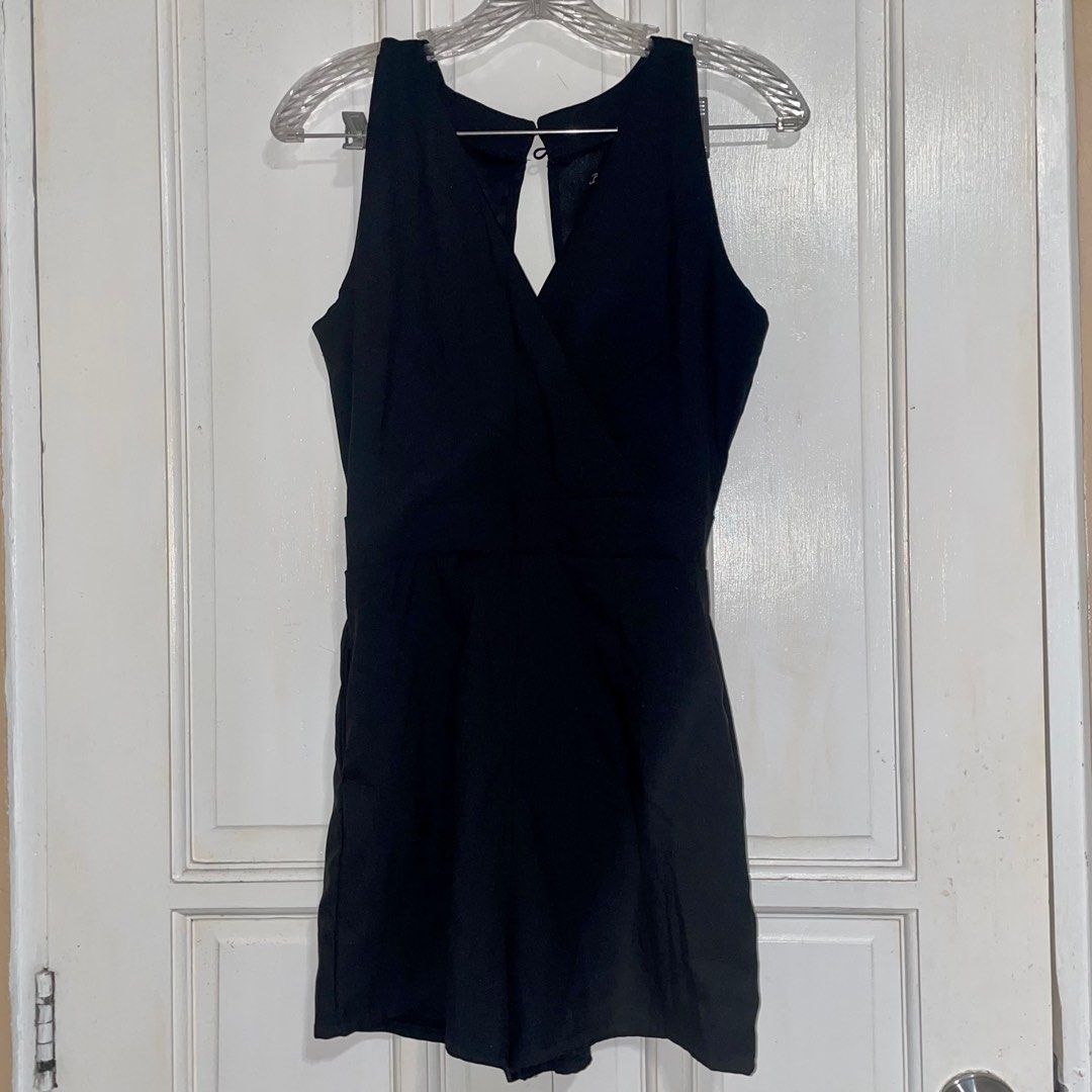 Black Romper (Category: Rompers) located in Makati City. Submitted by bilzer (Listing ID 1227322270, Image 1). Description: Can pass as semi-formal wear bcos of material For date nights or night outs Open back V neckline With pockets!!!!!.