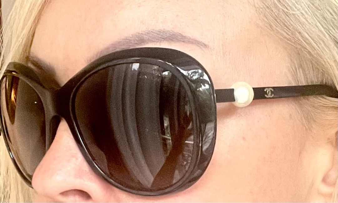 Chanel eyeglasses top pearl on side