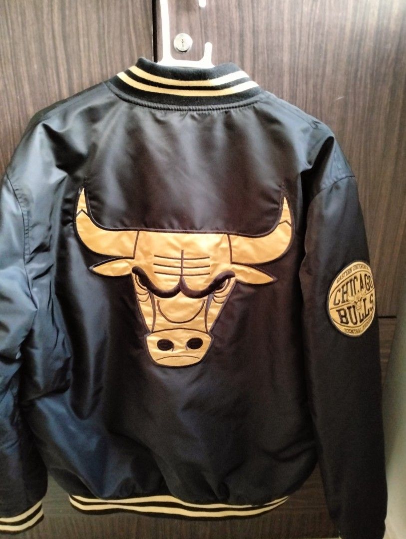 Gold chicago hotsell bulls jacket