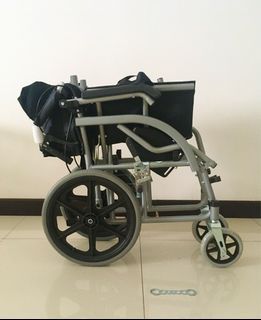 Compact & lightweight 10 kg wheelchair/ kereta roda pesakit