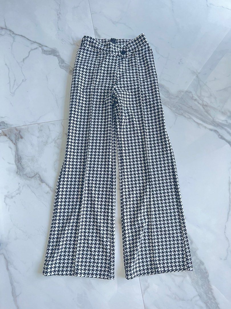 H&M Divided Black and White Striped Pants Skze Medium Flowy Wide Leg  POCKETS!