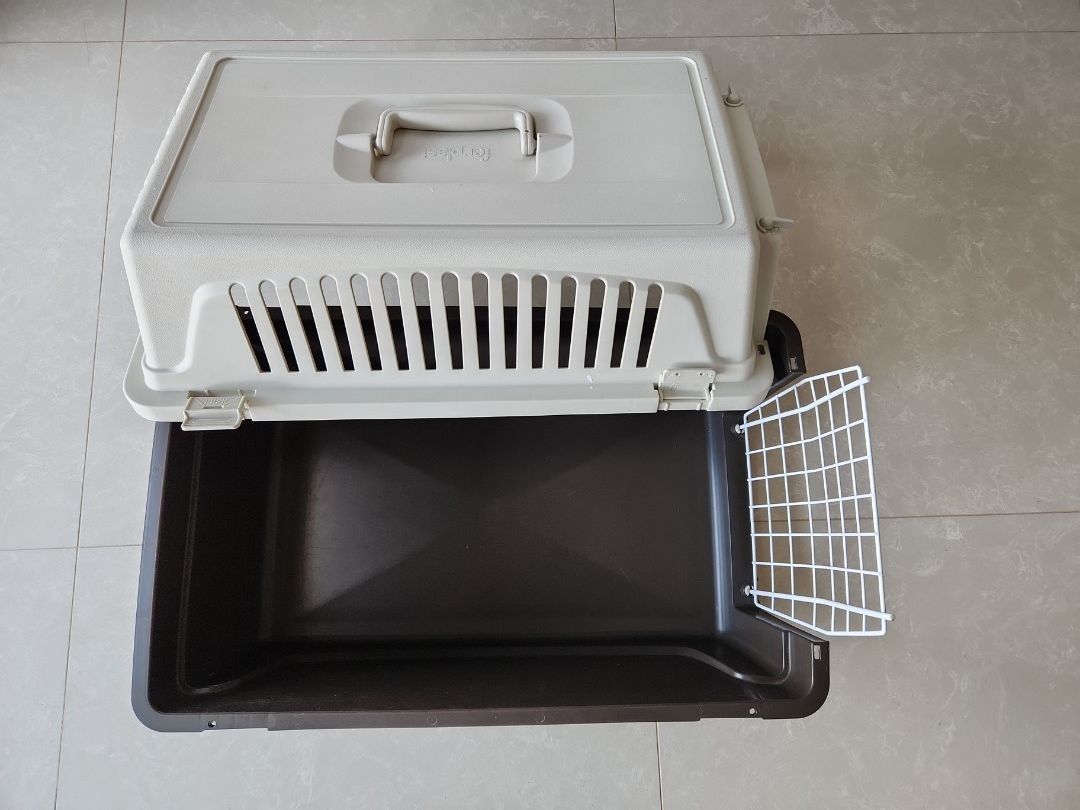Ferplast pet carrier, Pet Supplies, Homes & Other Pet Accessories on