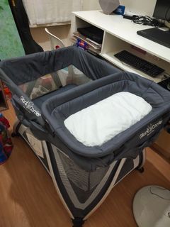 Giant Carrier Geofrey Playpen Crib for Baby/Toddler with free newborn clothes