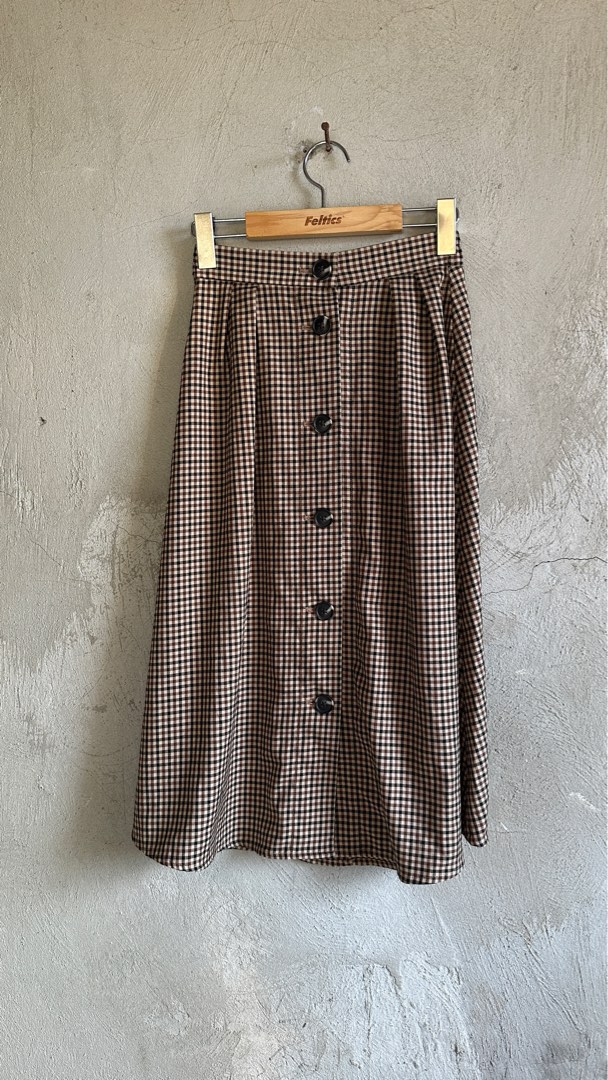 GU plaid buttondown skirt half-garterized on Carousell