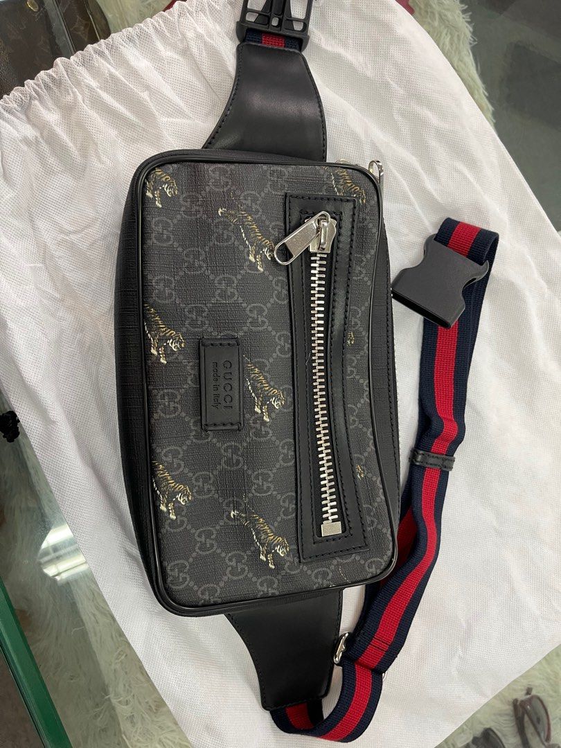 GUCCI Black and Tiger Print GG Supreme Belt Bag