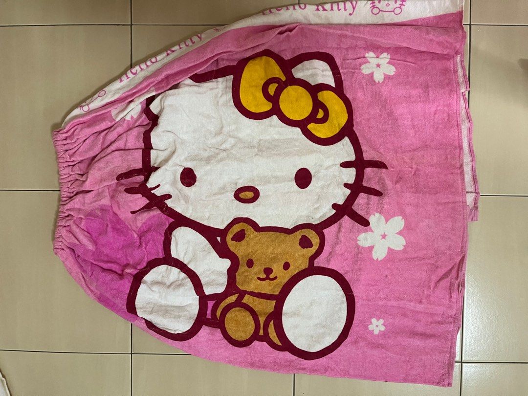 Hello kitty bath towel, Babies & Kids, Bathing & Changing, Bathtub