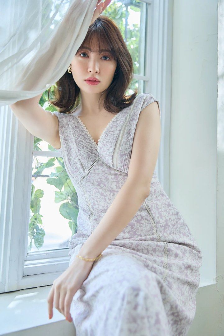 Lace Trimmed Floral Dress mauve ハーリップトゥ袖丈袖なし