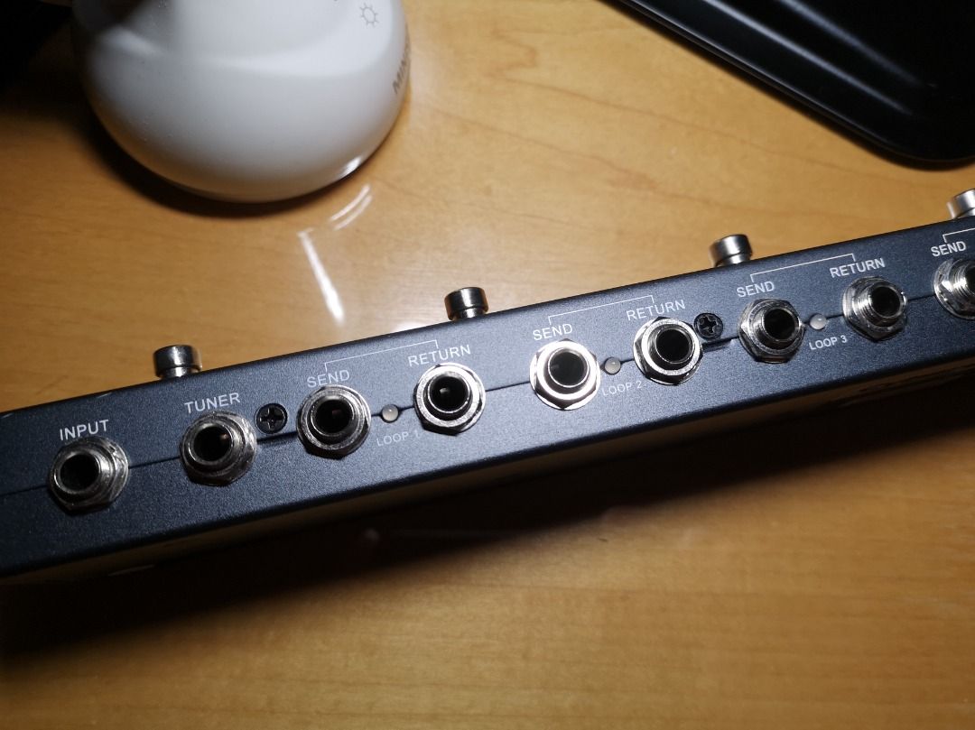 Hotone Cybery Loop Switcher & Midi Controller, Hobbies & Toys, Music